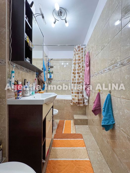 Ap. 3 camere in Deva, zona Astoria, 70 mp, decomandat, etaj 3.