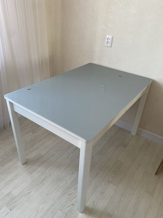 Обеденный стол.