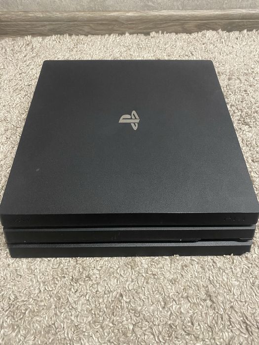 PlayStation 4 Pro в идеальном состоянии