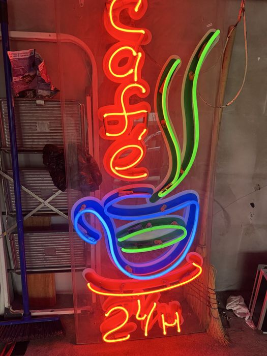 Продабам неонова реклама