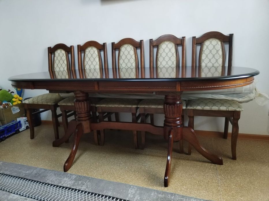 Стол со стульями
