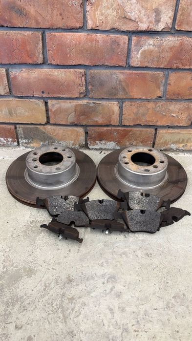 Диски е34 с колодкам перед и зад 20000тг