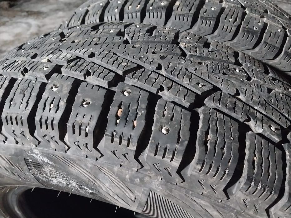 2 шины 225 70 R16 за 40 тысяч.