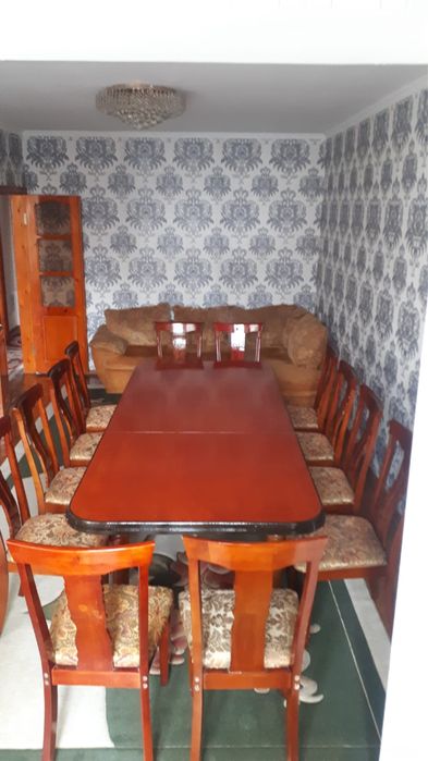 Стол со стульями