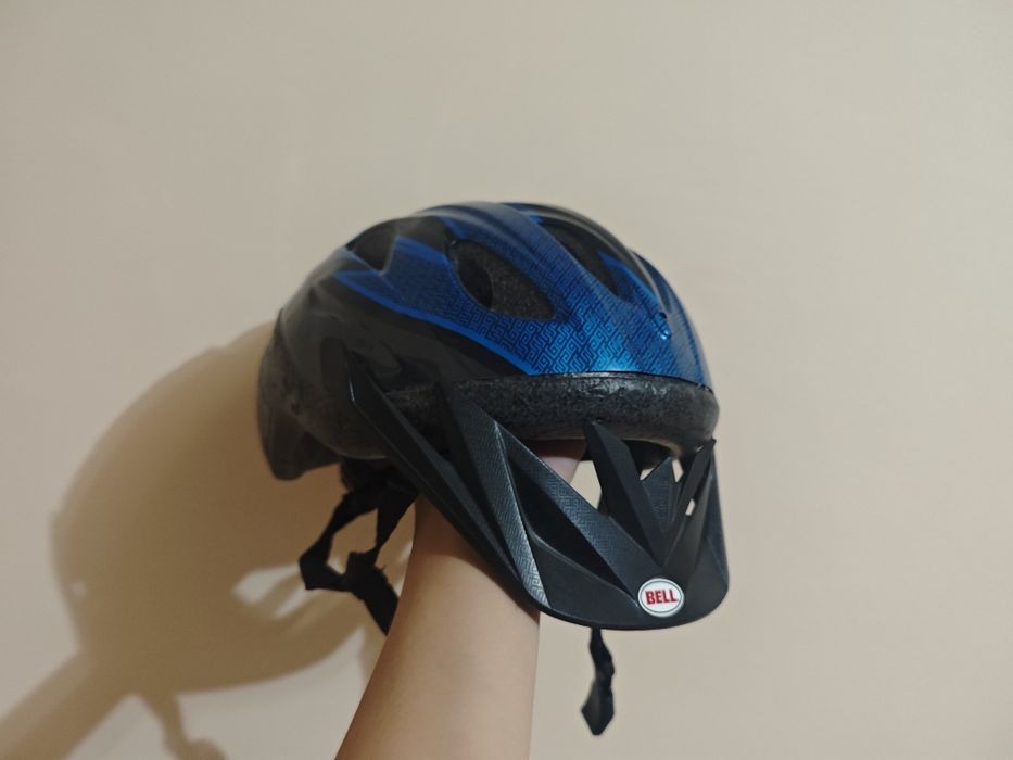 Простой шлем для безопасности во время езды