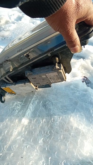 Продавам огинални фарове за мерцедес мл 164 с оргинален ксенон