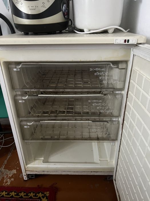 Продам морозильник