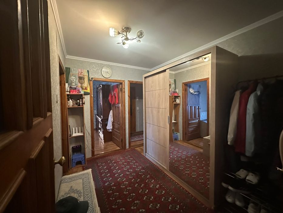 Продам 4-комнатную квартиру.