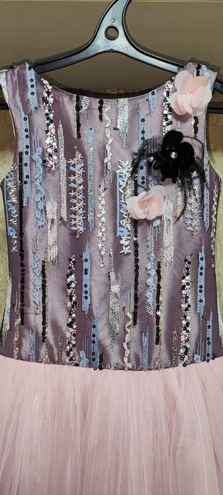 Нарядное платье на девочку 9-10 лет