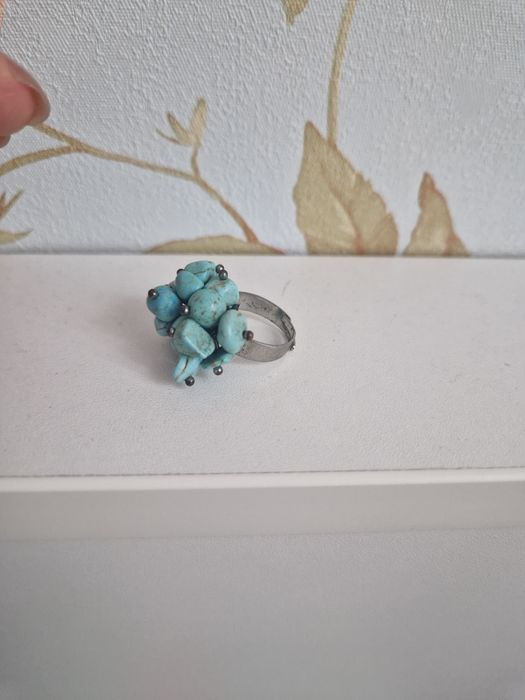 Продам кольцо с натуральными комнями