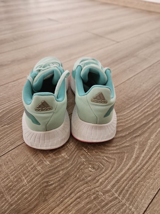 Adidasi ADIDAS copii, mărime 35 1/2 , sunt impecabili