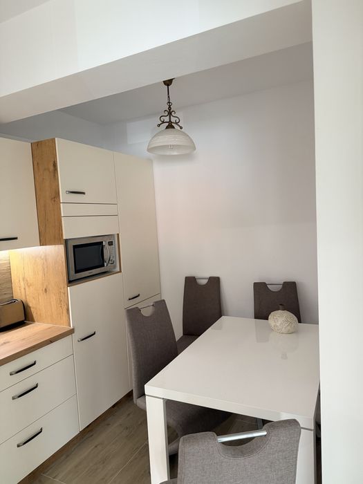 Apartament 3 camere de închiriat