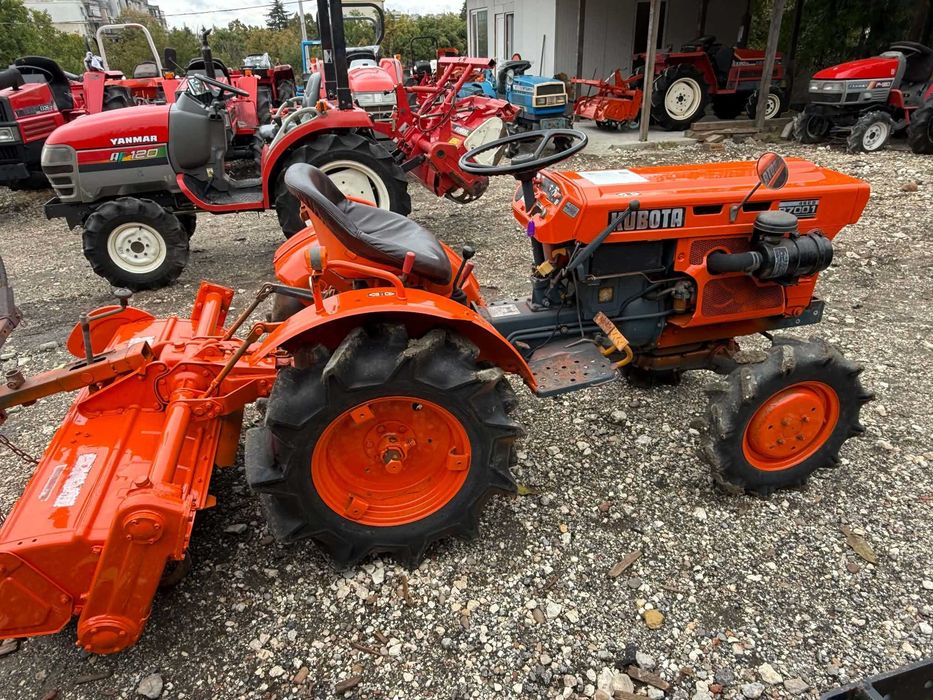 Трактор KUBOTA B7001  4x4