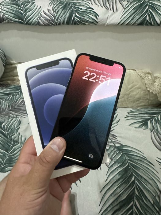 Продам Iphone 12 черный