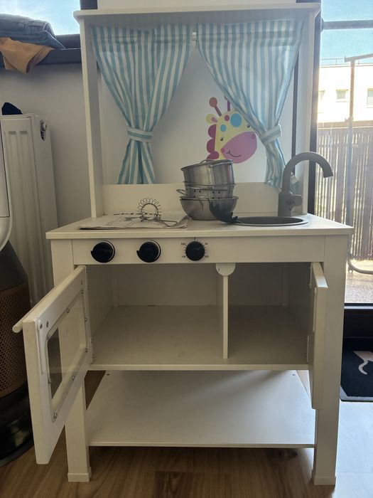 Bucatarie copii IKEA. + Set ustensile + set vase