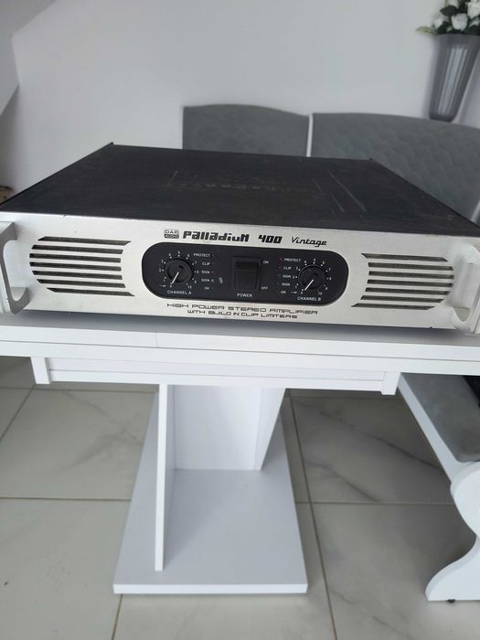Vând sau schimb amplificatoare si boxă