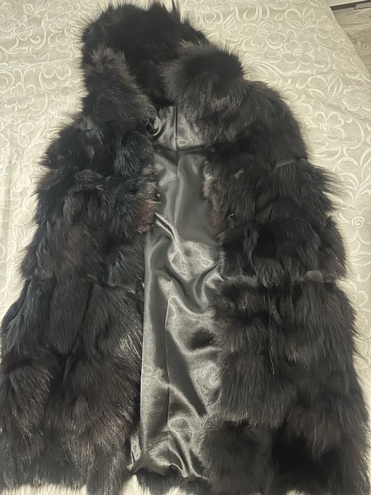 Дълъг черен елек от естествен  косъм лисица с качулка