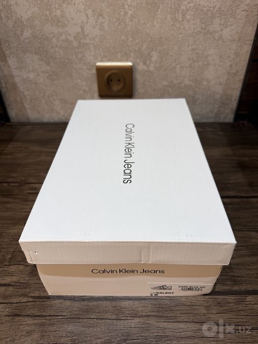 Кроссовки оригинальные Calvin Klein.