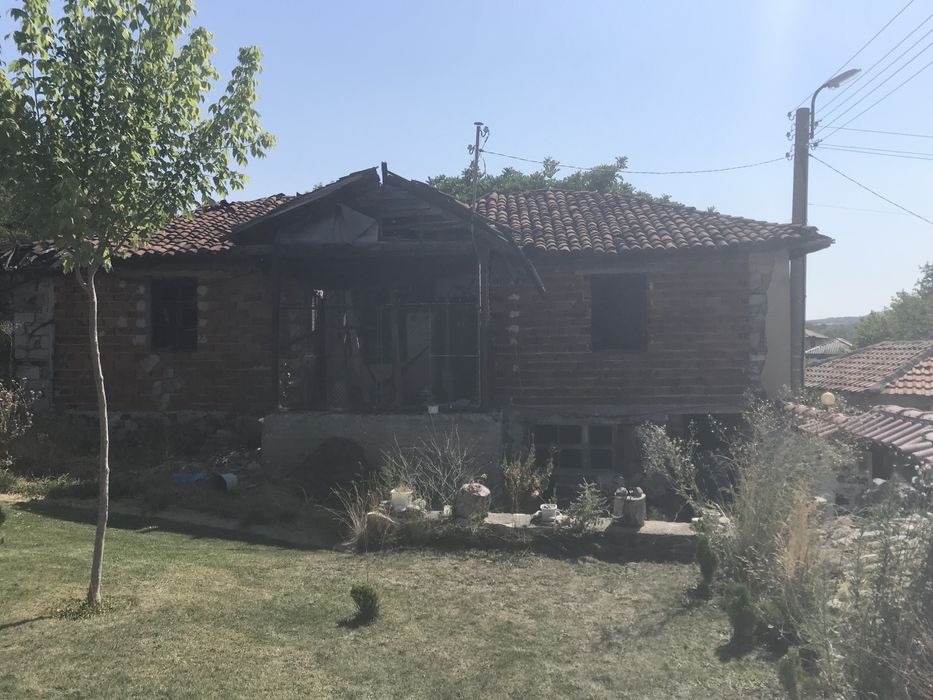 Имот в село Брягово на 50 км от град Пловдив в полите на Родопите