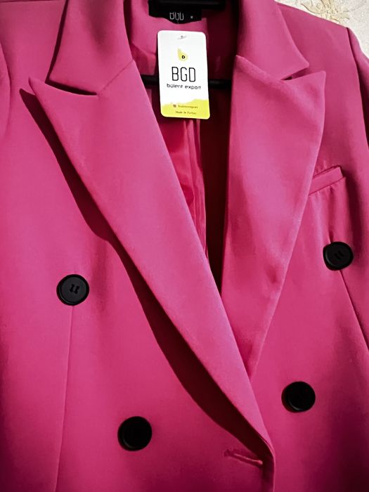 Продаю Костюм женский