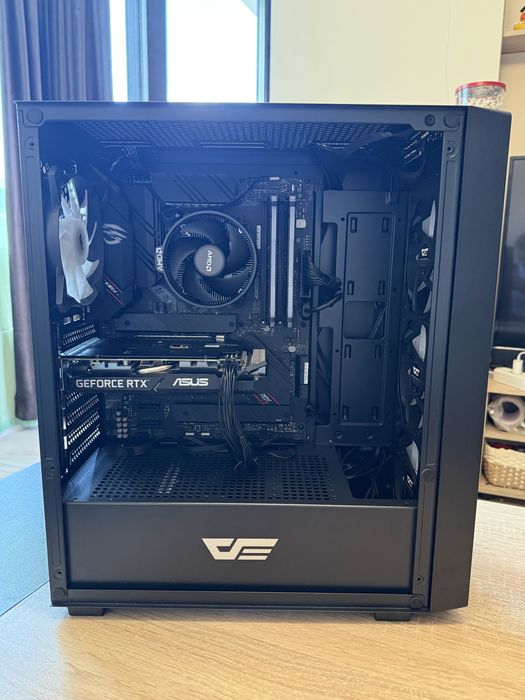Гейминг компютър Ryzen 5 / RTX 3050 / 32GB RGB / NVMe SSD