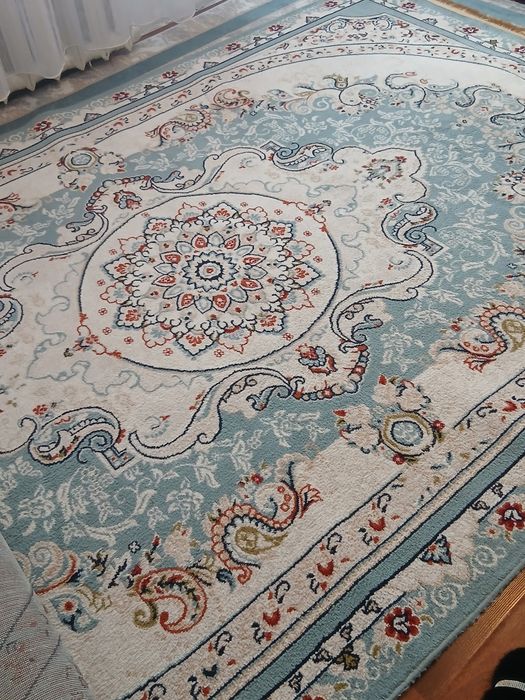 Продам ковёр 2×3.