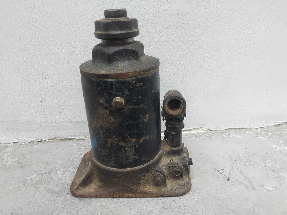 Маслен крик пет тона