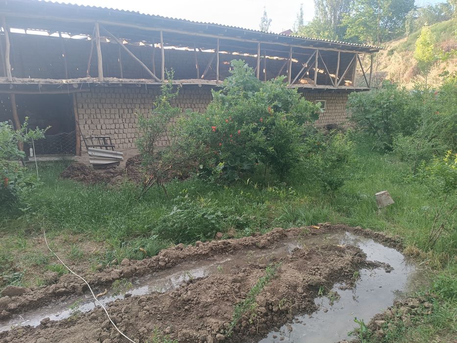 Uchastka sotiladi