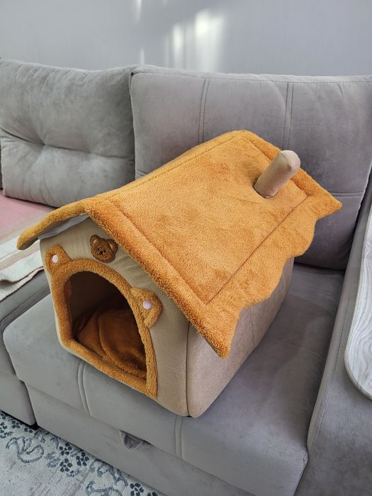 Домик для кошек уютный