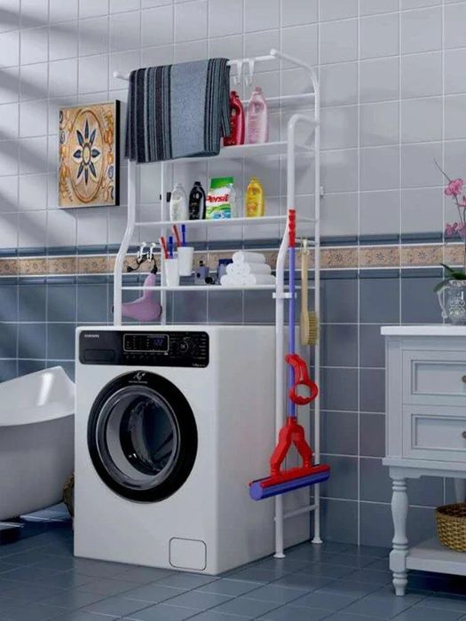 Стеллажи над стиральной машиной и унитаз