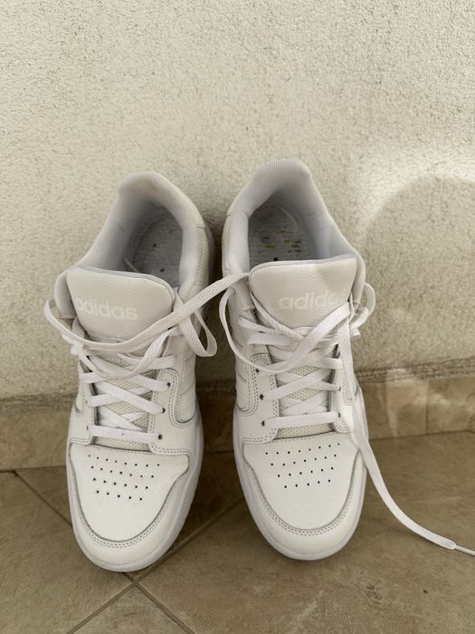 Бели кецове Adidas