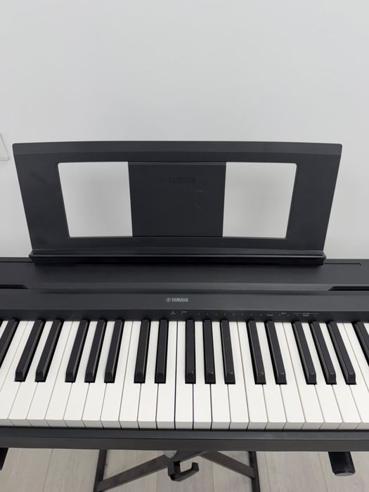 Yamaha P-145B с подставкой