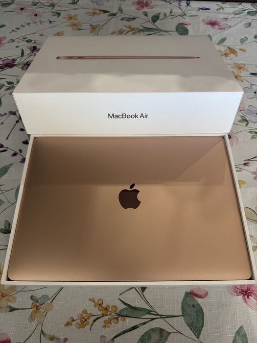 Аpple MacBook Air M1 (2020) – 8GB RAM / 256GB SSD / Петфектен