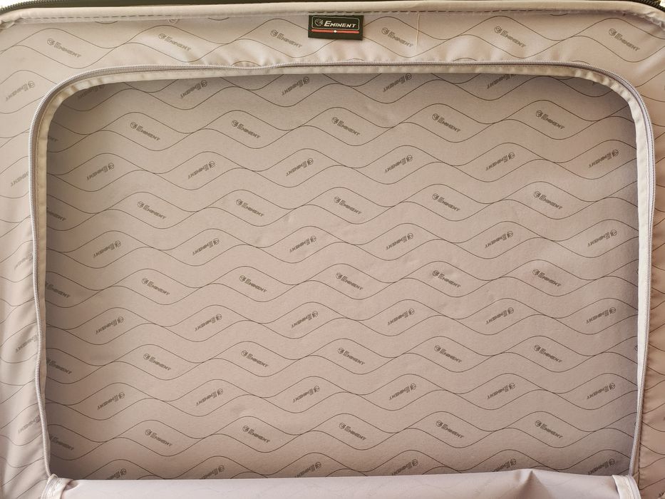 Куфар Eminent черен