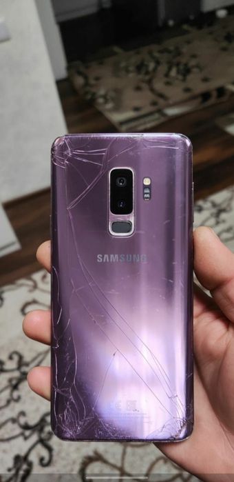 Продается Самсунг с9+