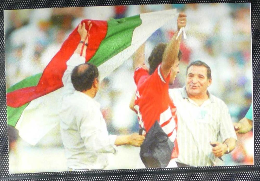 Стари футболни картички с автографи, снимки и др.