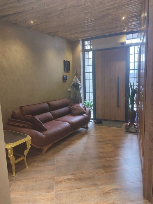 Продаю 2х этажный дом