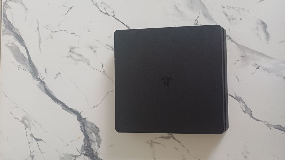 Play station 4 slim 1TB 4ta josytik