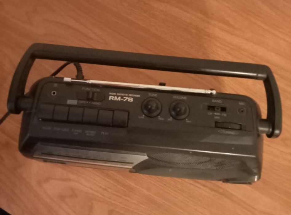 Продам магнитолу