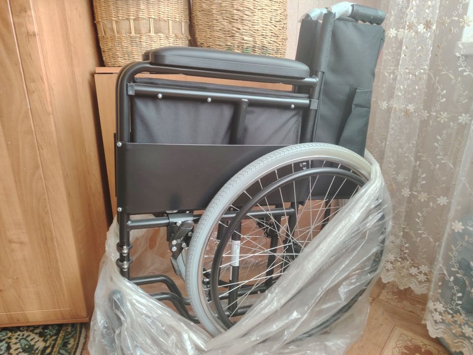 Инвалидная коляска Ortonica Base 100