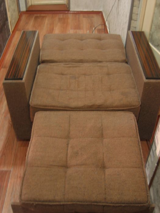 удобное мягкое кресло для дома или дачи