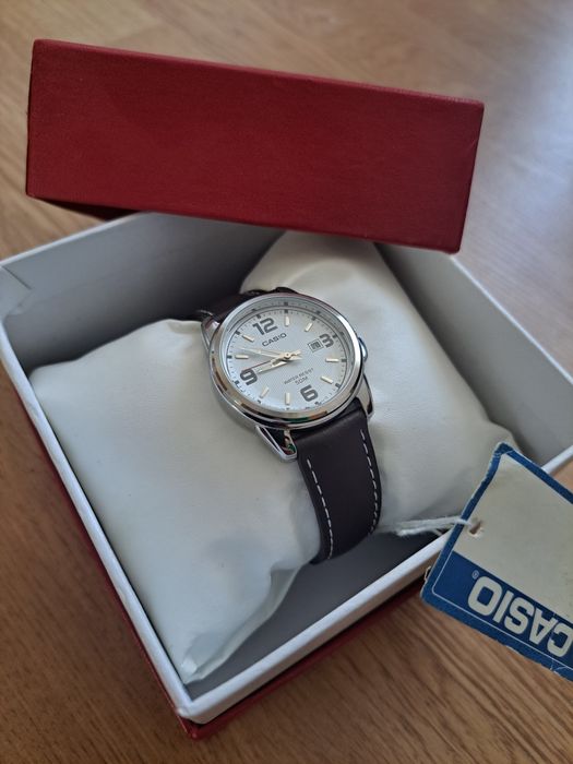 Ceas nou CASIO maro
