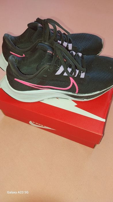 Маратонки Nike 36.5 носени