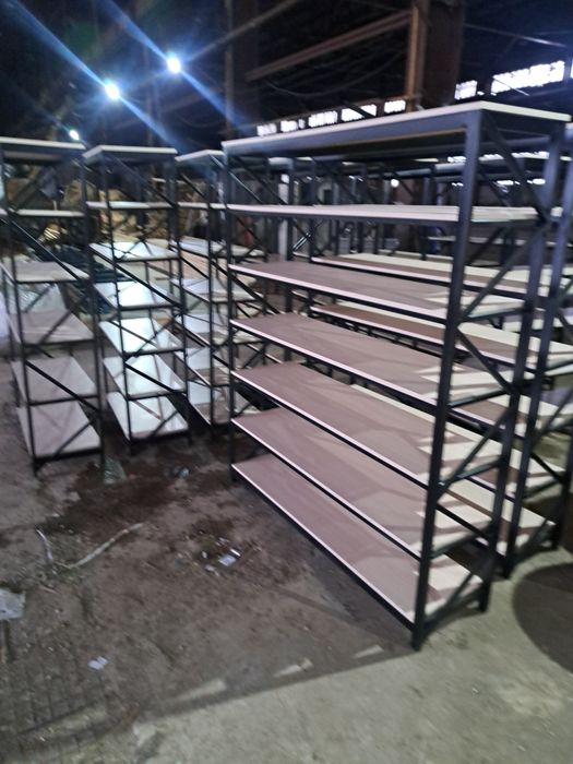 Стеллажи,полки,витрины