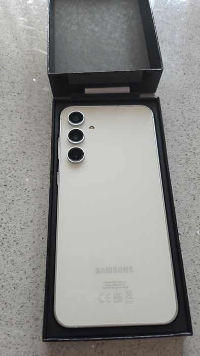 Samsung S23 FE Отличен