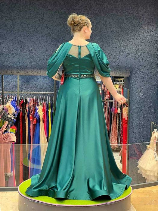 Чисто нови рокли