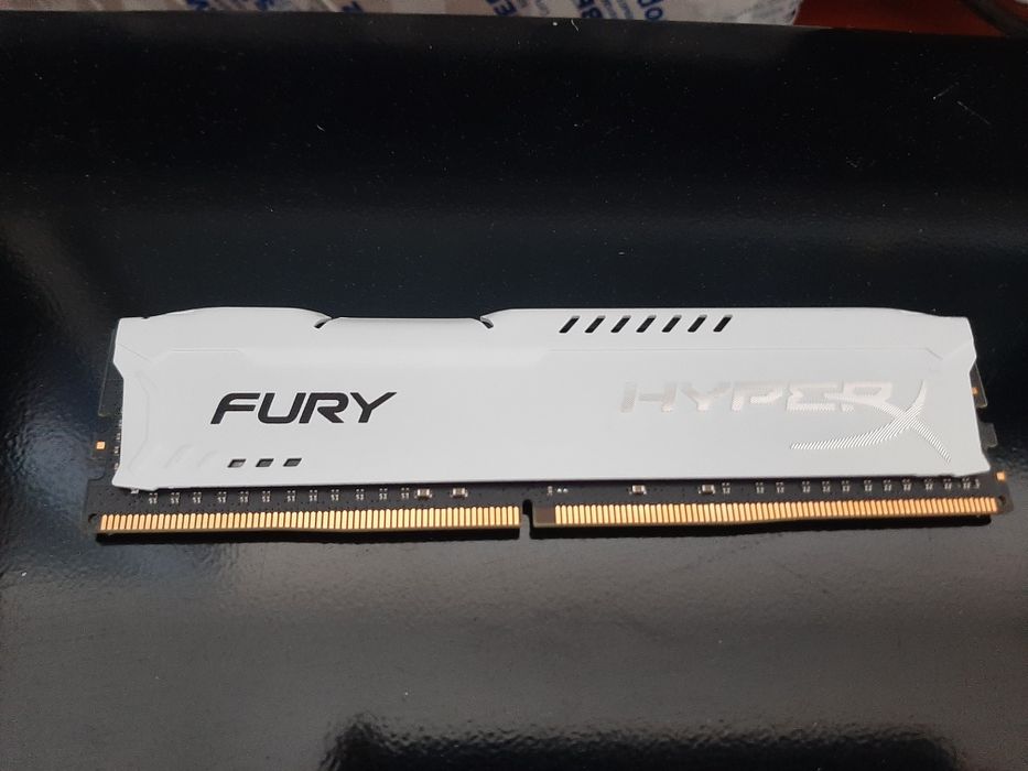 Обменяю плашку 16 Гб ддр4