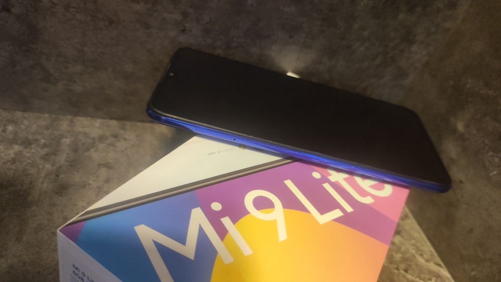 Продам Xiaomi Mi 9 lite 6/128gb blue