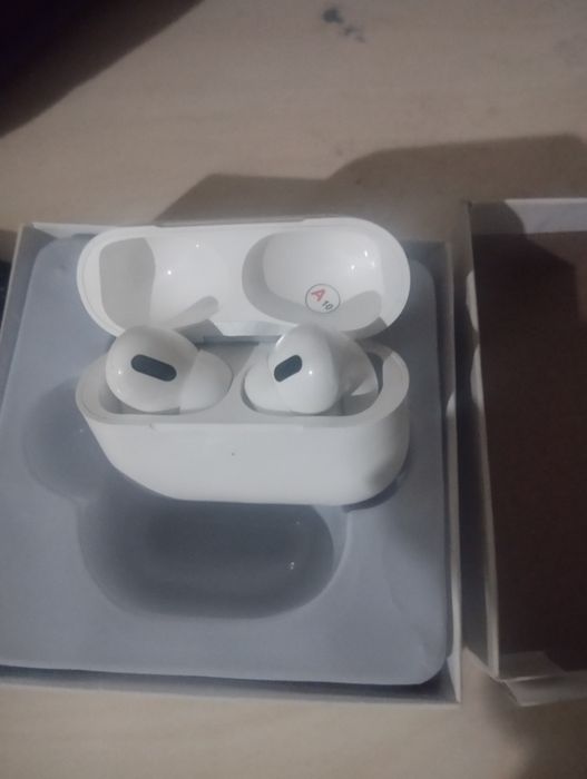 . Аирпод 2. Сотилади 1 ой  булди Хади енги