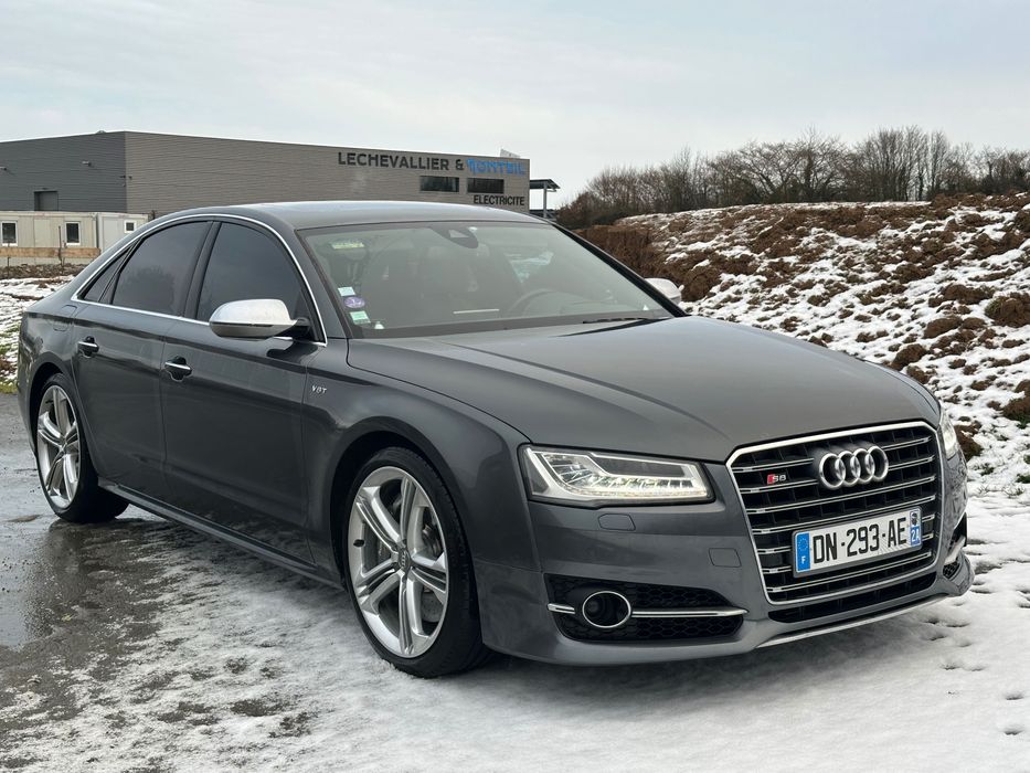Audi S8 2015 4.0TT 520CP •Ceramice •B&O •  Pirelli P Zero • Matrix LED